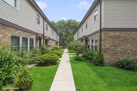 2020 W Lunt Ave #F, Chicago, IL 60645