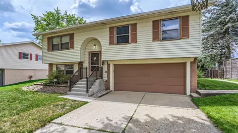 24 Myrtle Ln, Streamwood, IL 60107
