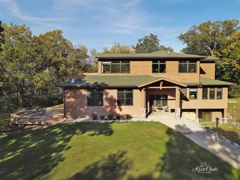 826 N Valley Hill Rd, Bull Valley, IL 60098