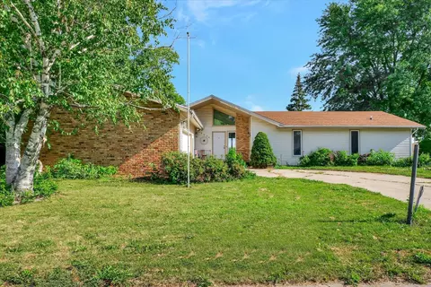 2004 Barnes St, Urbana, IL 61802