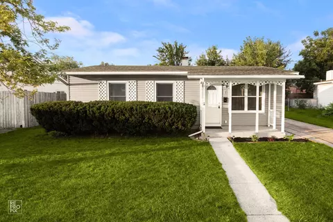 7 Belmont Dr, Romeoville, IL 60446