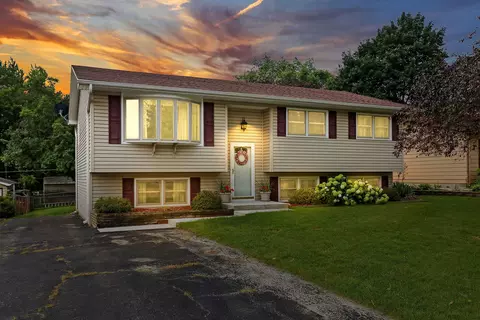 420 Edgewood Dr, Antioch, IL 60002