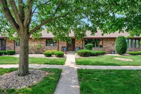 8303 Aspen Ln, Tinley Park, IL 60477