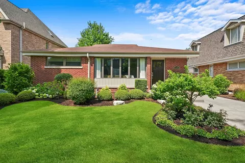 738 S Fairfield Ave, Elmhurst, IL 60126