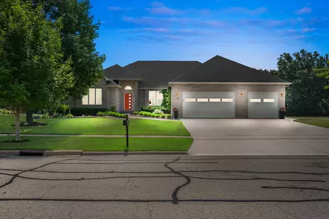 450 Viking Dr, Sycamore, IL 60178