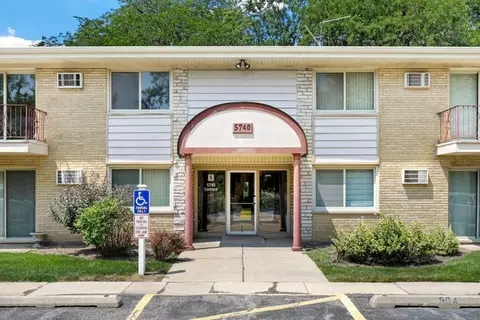 5740 Concord Ln #11, Clarendon Hills, IL 60514