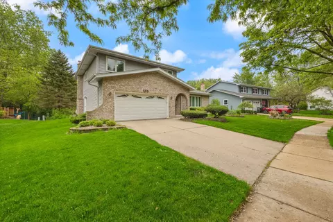 563 Charlestown Dr, Bolingbrook, IL 60440