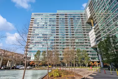 9725 Woods Dr #405, Skokie, IL 60077