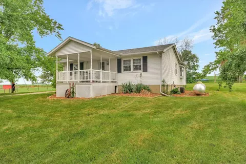 1864 E 600n Rd, Sidney, IL 61877