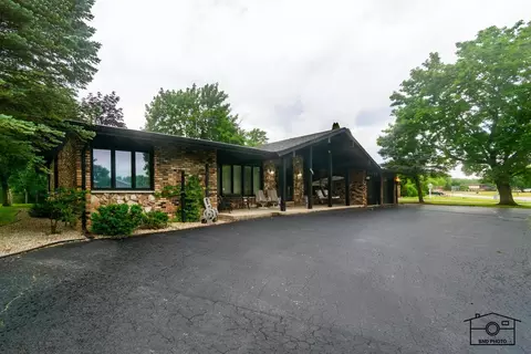 24736 S Willow Brook Trl, Crete, IL 60417