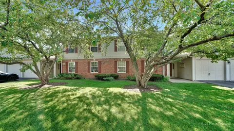 1013 Lincolnshire Ct #C, Elgin, IL 60120