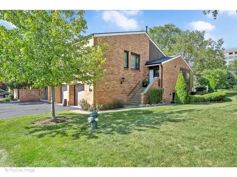 2 S726 Williamsburg Ct, Oak Brook, IL 60523