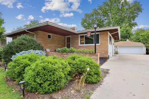 1320 Grandview Dr, Champaign, IL 61820