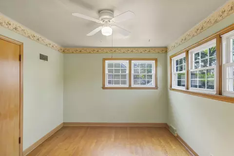 175 E Thacker St, Des Plaines, IL 60016 photo 8