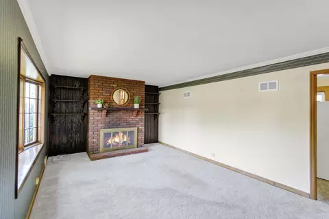 175 E Thacker St, Des Plaines, IL 60016 photo 2