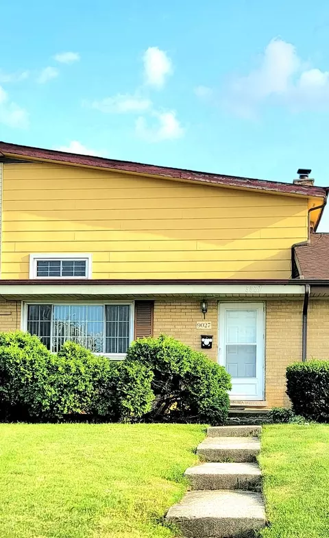 9027 Terrace Pl, Des Plaines, IL 60016