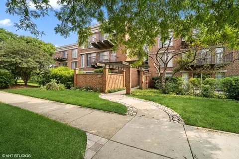 352 Kelburn Rd #222, Deerfield, IL 60015
