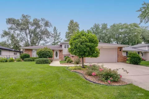 1906 Mcadam Rd, Darien, IL 60561