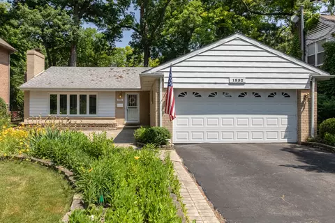 1852 Stewart Ave, Park Ridge, IL 60068