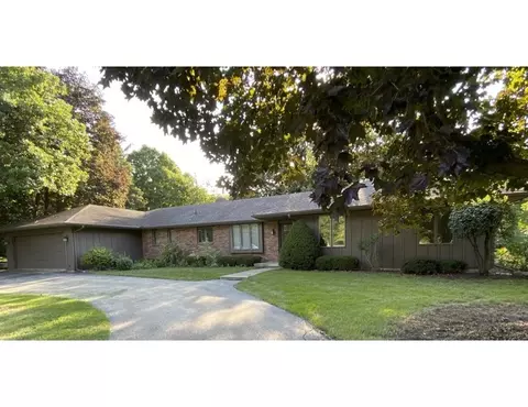 2 S590 Deerpath Rd, Batavia, IL 60510
