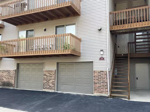 320 Woodridge Cir #F, South Elgin, IL 60177