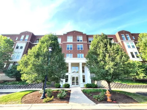 660 Prestwick Ln #305, Wheeling, IL 60090
