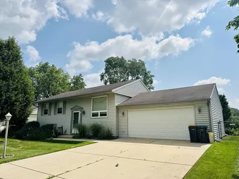 701 Parkside Cir, Streamwood, IL 60107