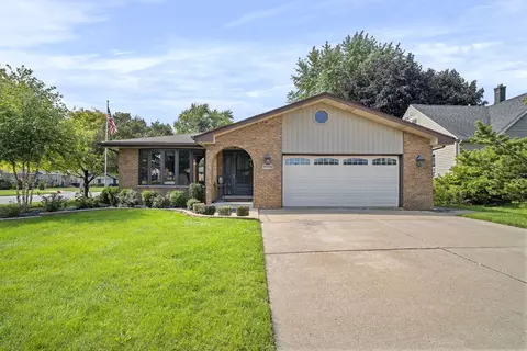 9058 Meade Ave, Oak Lawn, IL 60453