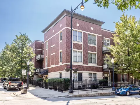 767 W 15th St #308, Chicago, IL 60607
