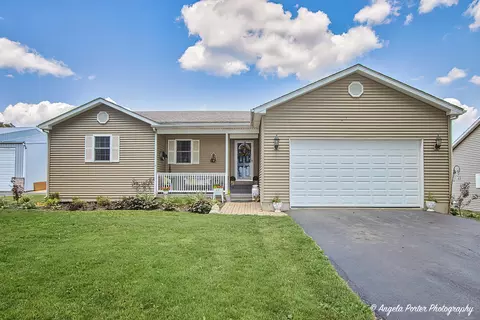 11910 Mead Ave, Hebron, IL 60034