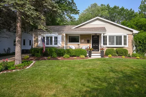 760 Highland Ave, Glen Ellyn, IL 60137