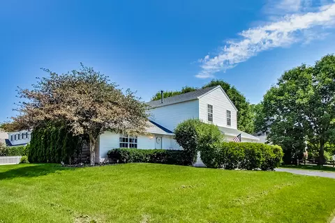 30 W210 Mack Rd, Warrenville, IL 60555