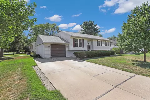 802 Westfield Dr, Champaign, IL 61821