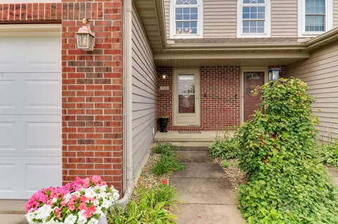 721 Clairidge Grn, Normal, IL 61761 photo 2