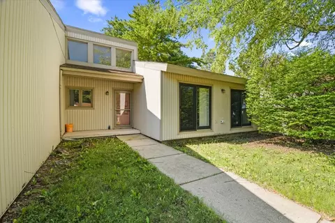809 Phoenix Dr, Champaign, IL 61820