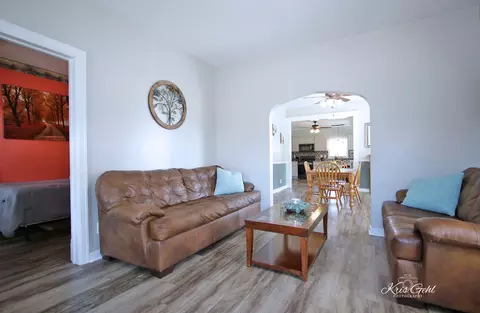 559 S State St, Elgin, IL 60123 photo 7