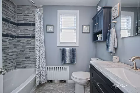 559 S State St, Elgin, IL 60123 photo 10