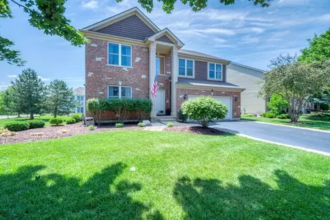 522 Camargo Club Dr, Lake In The Hills, IL 60156