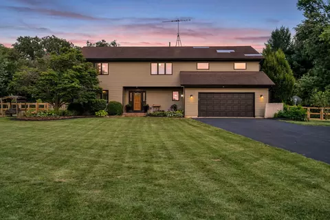 8 Shagbark Ln, Newark, IL 60541