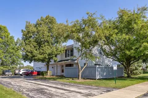9 Red Barn Rd, Matteson, IL 60443