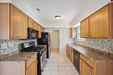 9 Red Barn Rd, Matteson, IL 60443 photo 8