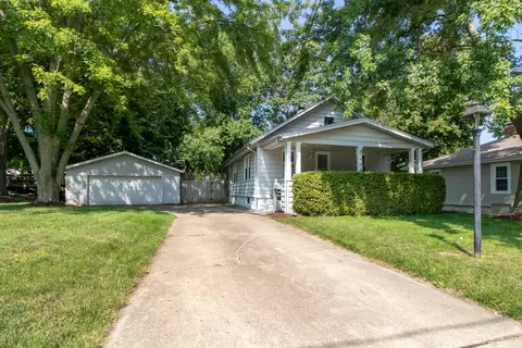 1106 Eastholme Ave, Bloomington, IL 61705 photo 2