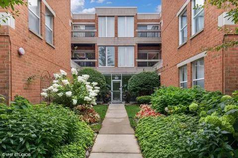 1925 Lake Ave #219, Wilmette, IL 60091