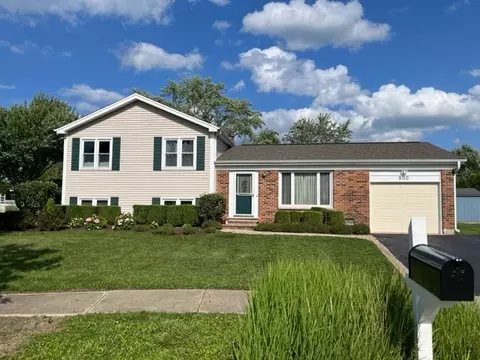 800 Brookfield Ct, Lake Zurich, IL 60047