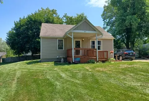 321 Hoxie Ave, Elgin, IL 60123