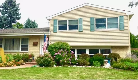 1522 W Lexington Dr, Arlington Heights, IL 60004