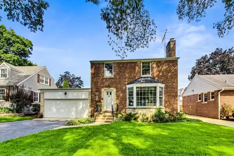 155 S Berkley Ave, Elmhurst, IL 60126