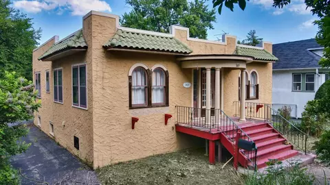 307 S Monterey Ave, Villa Park, IL 60181