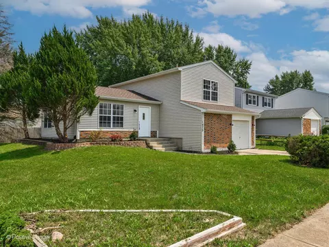 1475 Foxcroft Dr, Aurora, IL 60506 photo 2