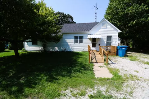 301 W Fifer St, Colfax, IL 61728